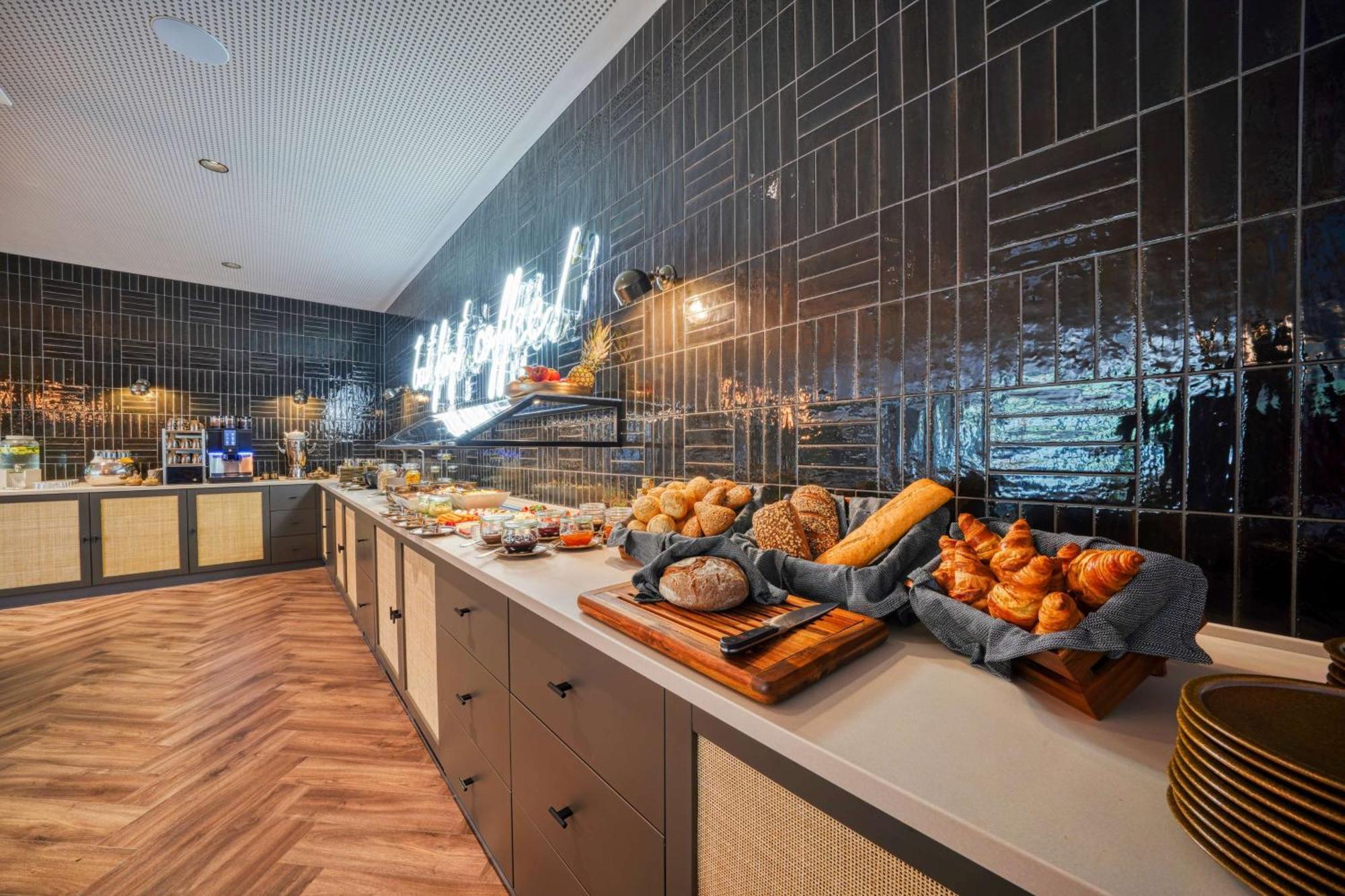 Vienna House Easy By Wyndham Hotel 3*